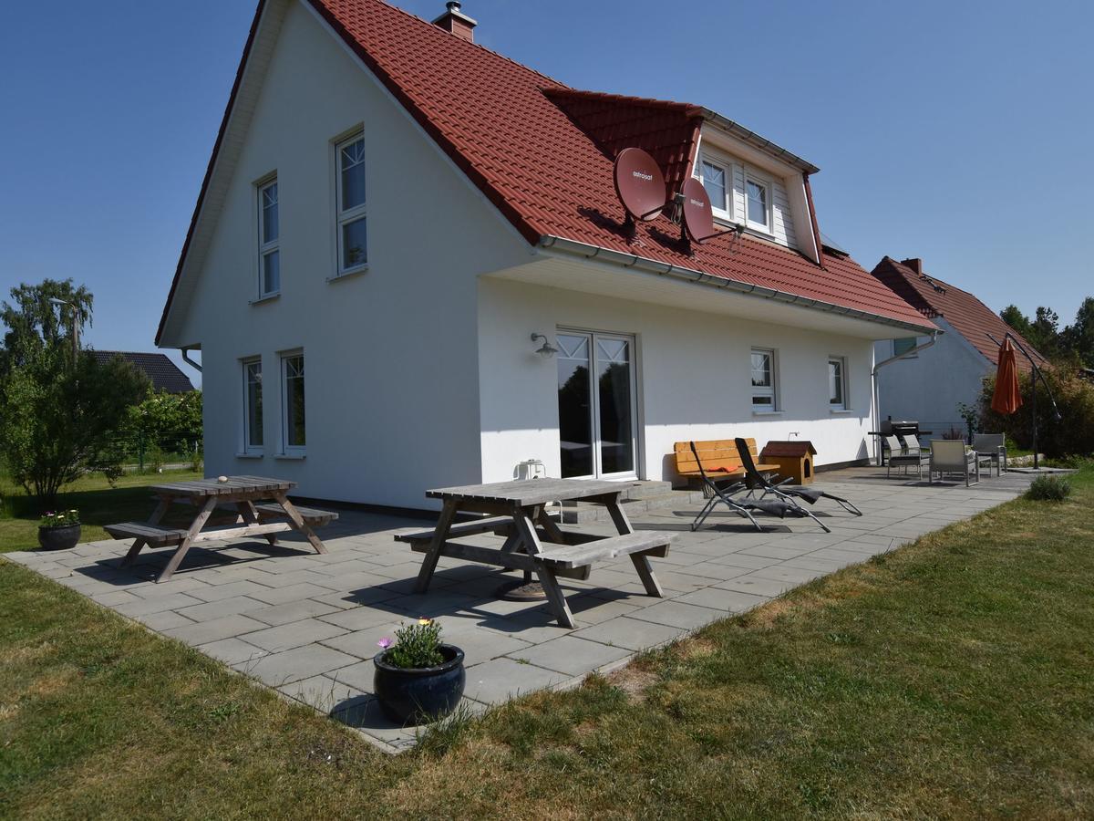 Spacious Holiday Home In Hornstorf With Trampoline Buitenkant foto